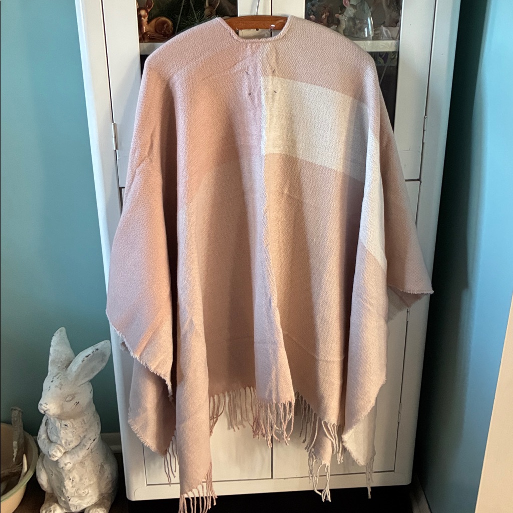 Soia & Kyo Pink And Cream Shawl Nwt Fringed Hem — image 8 of 8